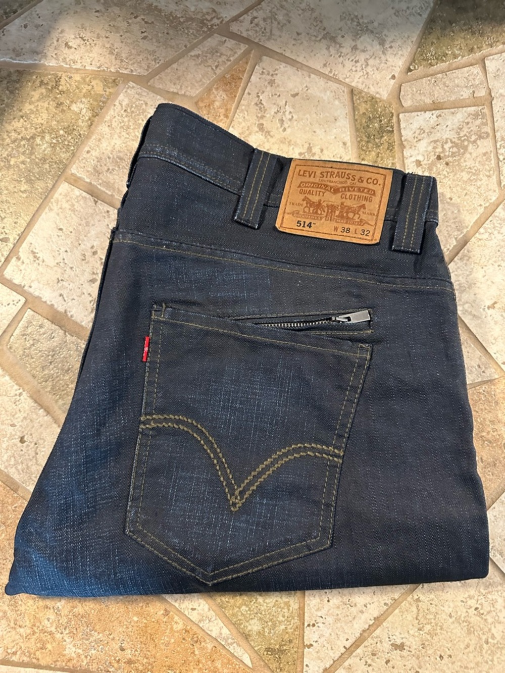 Levi's Men's 514 Dark Blue Slim Straight Jeans with Back Zipper Pocket